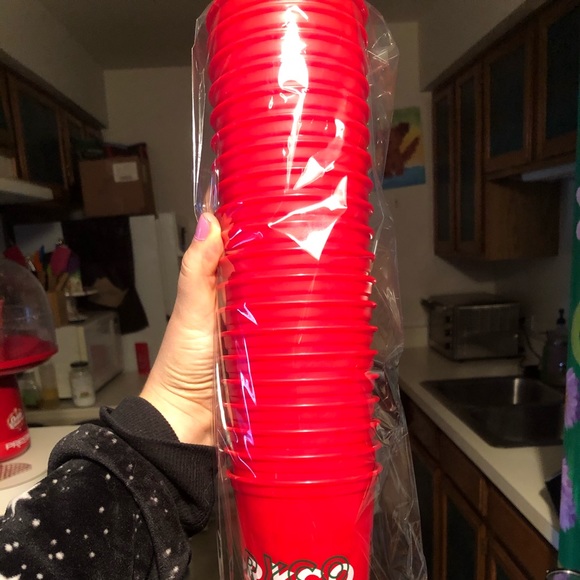 Red Starbucks holiday cup - Picture 4 of 4